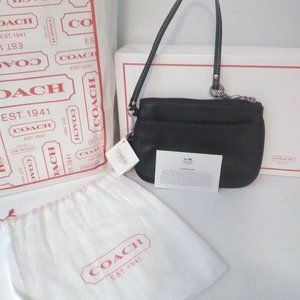 New With Gift Box & Dust Bag Coach Black Small Leather Wristlet F45651